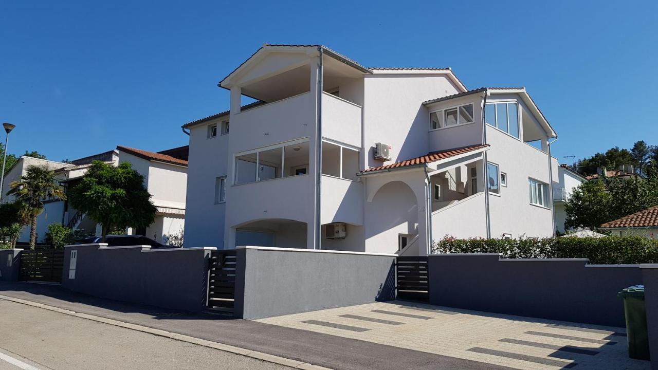 Apartmani Melanie Porec Esterno foto