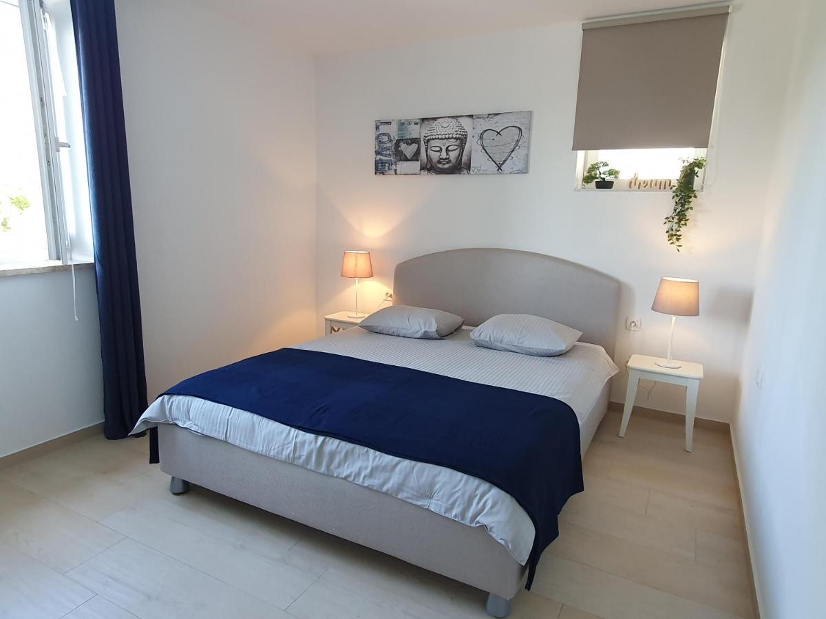 Apartmani Melanie Porec Esterno foto