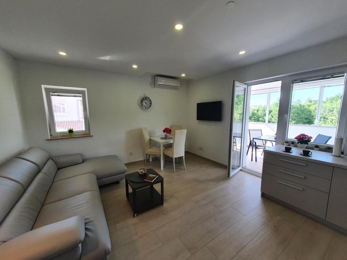 Apartmani Melanie Porec Esterno foto