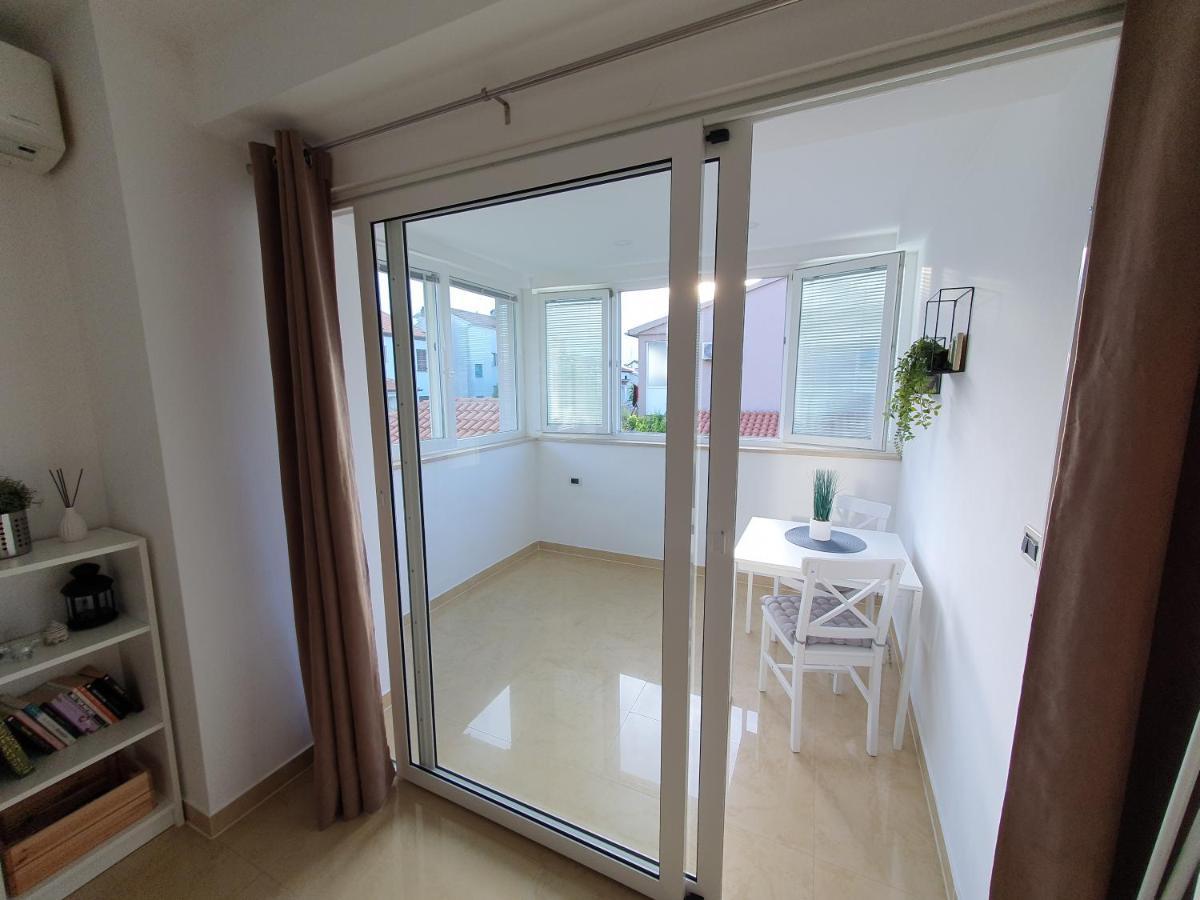 Apartmani Melanie Porec Esterno foto