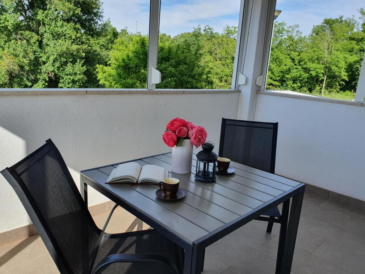 Apartmani Melanie Porec Esterno foto